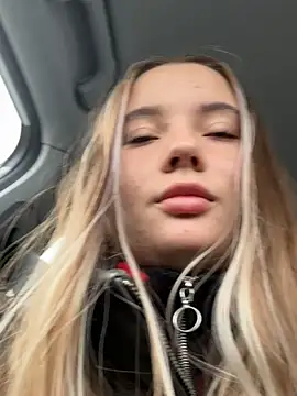 Snapshot of StephanieMur chatting on 7, 10, 2025 StephanieMur online show from 7, 10, 2025