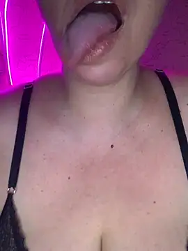 Snapshot of LupeLok chatting on 15, 1, 2026 LupeLok online show from 15, 1, 2026