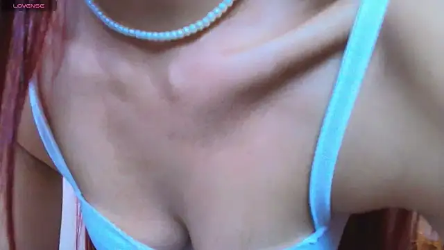 Snapshot of ViolethRosse chatting on 22, 4, 2026 ViolethRosse online show from 22, 4, 2026