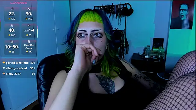 Snapshot of kattusauruss chatting on 11, 4, 2026 kattusauruss online show from 11, 4, 2026