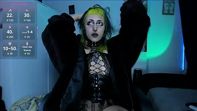 Snapshot of kattusauruss chatting on 13, 4, 2026 kattusauruss online show from 13, 4, 2026