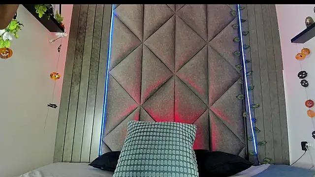 Snapshot of TiffValentinee_ chatting on 24, 10, 2025 TiffValentinee online show from 24, 10, 2025