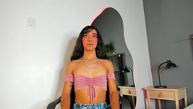 Snapshot of TiffValentinee_ chatting on 2, 11, 2025 TiffValentinee online show from 2, 11, 2025