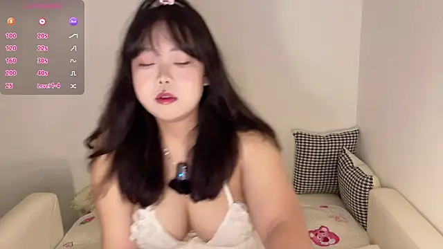 Kittenfishing online show from 10, 9, 2025