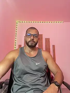 Snapshot of magnumchris chatting on 18, 4, 2026 magnumchris online show from 18, 4, 2026