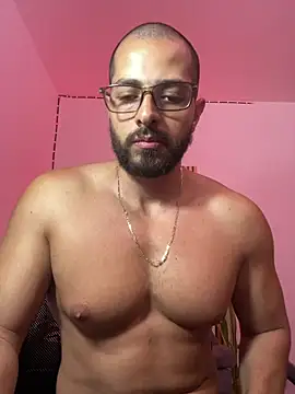 Snapshot of magnumchris chatting on 28, 4, 2026 magnumchris online show from 28, 4, 2026