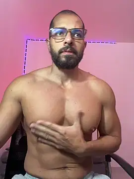 Snapshot of magnumchris chatting on 8, 5, 2026 magnumchris online show from 8, 5, 2026