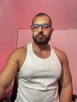 Snapshot of magnumchris chatting on 19, 5, 2026 magnumchris online show from 19, 5, 2026
