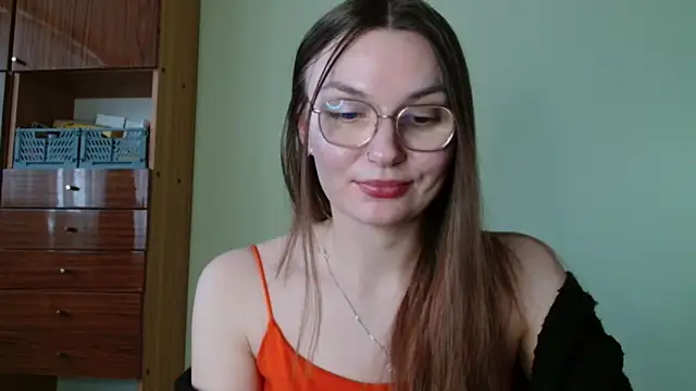 LooveELLYx online show from 5, 2, 2026