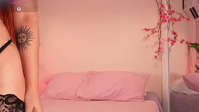 Snapshot of mili_moon_ chatting on 12, 11, 2025 mili moon online show from 12, 11, 2025