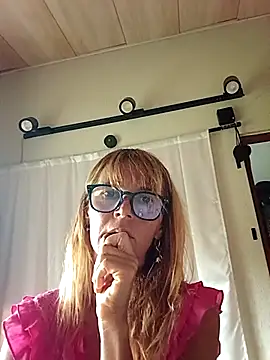 Snapshot of LunaNatural chatting on 22, 9, 2025 LunaNatural online show from 22, 9, 2025