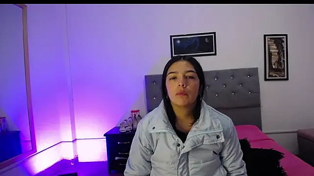 Esmeraldaa- online show from 22, 9, 2025