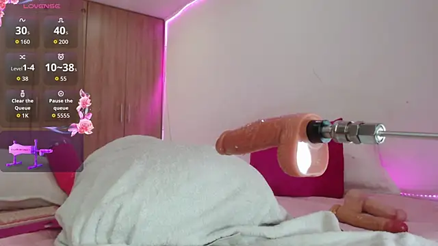 Snapshot of Emma_Glutton chatting on 17, 12, 2025 Emma Glutton online show from 17, 12, 2025