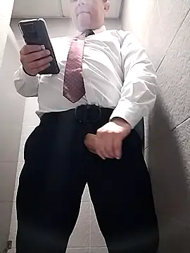 Snapshot of BigCristh79 chatting on 5, 4, 2026 BigCristh79 online show from 5, 4, 2026