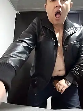 Snapshot of BigCristh79 chatting on 8, 4, 2026 BigCristh79 online show from 8, 4, 2026