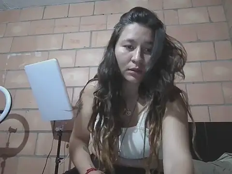 Snapshot of emilykresly chatting on 15, 11, 2025 emilykresly online show from 15, 11, 2025