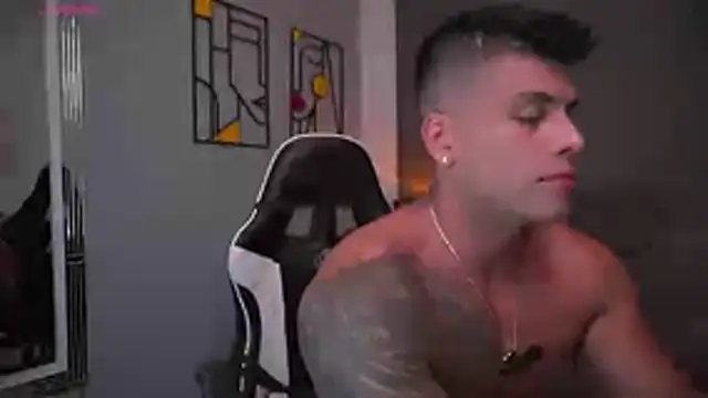 Snapshot of tyler_muscle1 chatting on 15, 4, 2026 tyler muscle1 online show from 15, 4, 2026