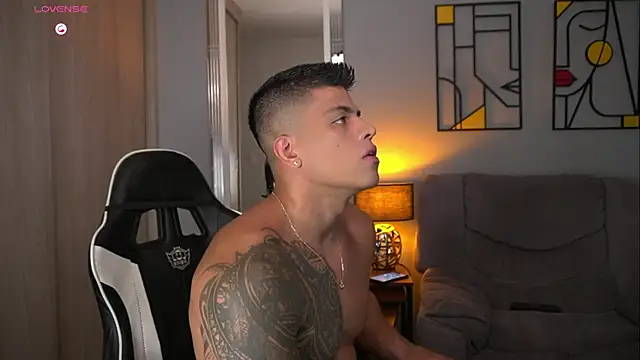 Snapshot of tyler_muscle1 chatting on 25, 4, 2026 tyler muscle1 online show from 25, 4, 2026