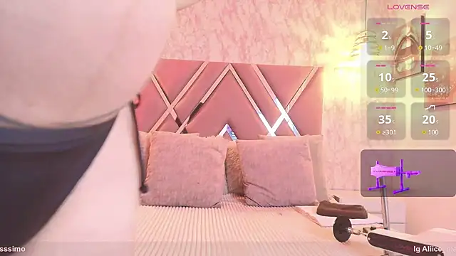 Snapshot of Aliice1_ chatting on 8, 10, 2025 Aliice1 online show from 8, 10, 2025