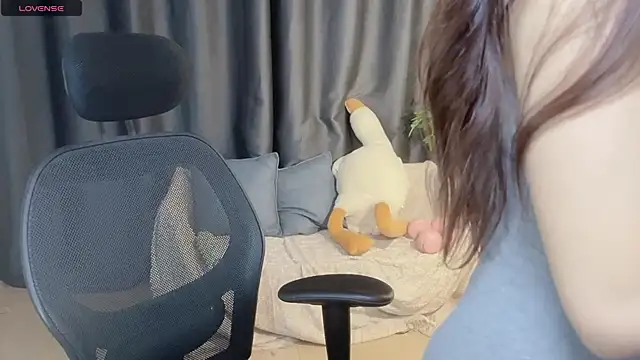 Snapshot of Yin-LL chatting on 30, 9, 2025 Yin-LL online show from 30, 9, 2025