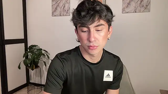 sweettaaron01 online show from 5, 5, 2026