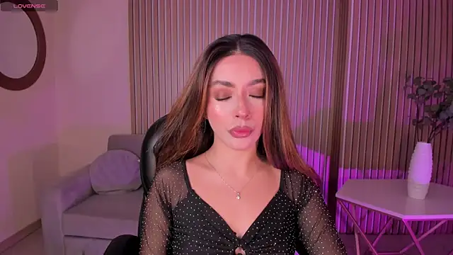 Snapshot of IsabellaMoreau chatting on 7, 7, 2026 IsabellaMoreau online show from 7, 7, 2026