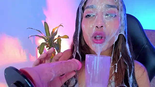 Snapshot of giselle_upp chatting on 8, 3, 2026 giselle upp online show from 8, 3, 2026