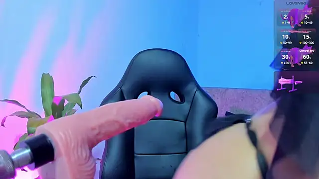 Snapshot of giselle_upp chatting on 5, 4, 2026 giselle upp online show from 5, 4, 2026