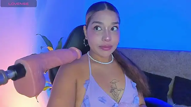 Snapshot of giselle_upp chatting on 18, 4, 2026 giselle upp online show from 18, 4, 2026