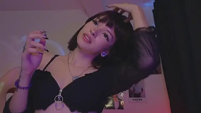 Snapshot of Moonlightt_21 chatting on 9, 4, 2026 Moonlightt 21 online show from 9, 4, 2026