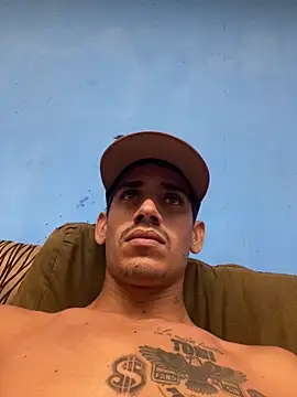 Snapshot of raul021999 chatting on 28, 4, 2026 raul021999 online show from 28, 4, 2026