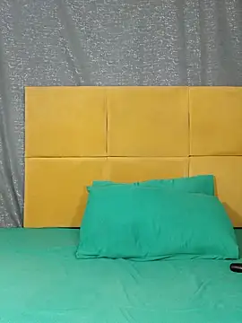 Snapshot of HugeTitisxx chatting on 22, 6, 2026 HugeTitisxx online show from 22, 6, 2026