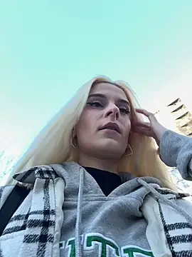 SelenaDaze online show from 7, 4, 2026