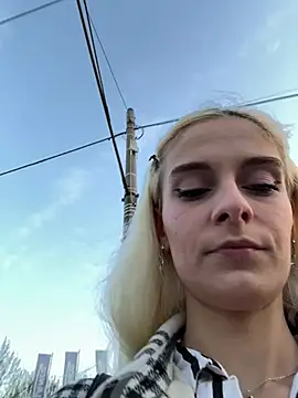 SelenaDaze online show from 14, 4, 2026