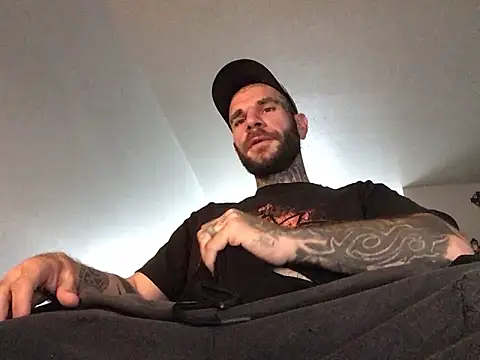 Snapshot of BlueCollarTattoos chatting on 16, 4, 2026 BlueCollarTattoos online show from 16, 4, 2026