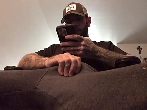 Snapshot of BlueCollarTattoos chatting on 21, 4, 2026 BlueCollarTattoos online show from 21, 4, 2026