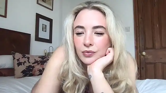 Snapshot of rosiegirl33 chatting on 20, 3, 2026 rosiegirl33 online show from 20, 3, 2026