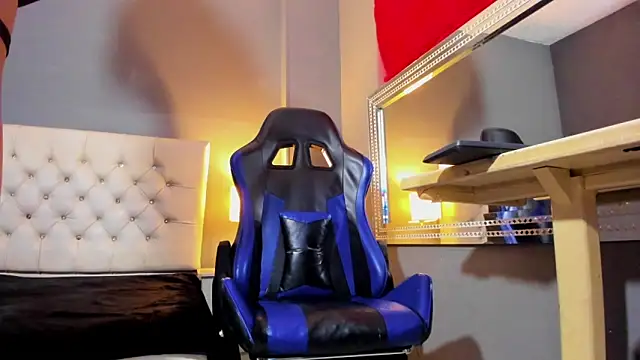 Snapshot of MiaMalkoba chatting on 20, 11, 2025 MiaMalkoba online show from 20, 11, 2025