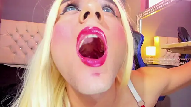 Snapshot of MiaMalkoba chatting on 4, 12, 2025 MiaMalkoba online show from 4, 12, 2025