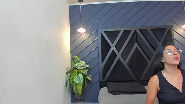 zoe martins  online show from 18, 9, 2025