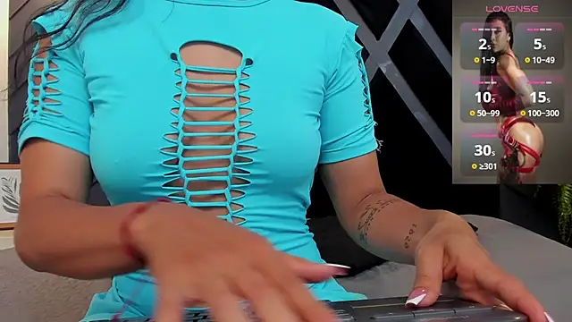 zoe martins  online show from 30, 10, 2025