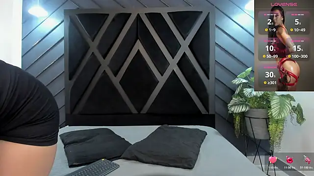 zoe martins  online show from 13, 11, 2025