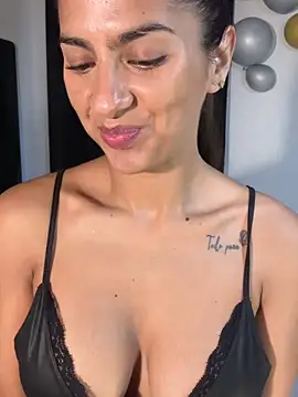 Snapshot of chicachocolate01 chatting on 2, 4, 2026 chicachocolate01 online show from 2, 4, 2026