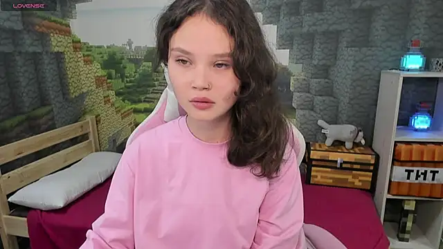 Snapshot of EmilyChaves chatting on 13, 10, 2025 EmilyChaves online show from 13, 10, 2025