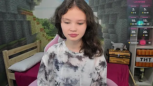 Snapshot of EmilyChaves chatting on 15, 10, 2025 EmilyChaves online show from 15, 10, 2025