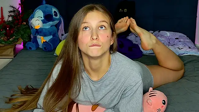 Snapshot of MissEmilyMiller chatting on 22, 12, 2025 MissEmilyMiller online show from 22, 12, 2025