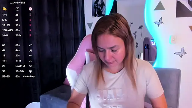 luciamature  online show from 9, 11, 2025