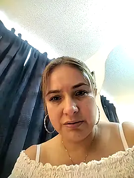 Snapshot of luciamature_ chatting on 5, 2, 2026 luciamature online show from 5, 2, 2026