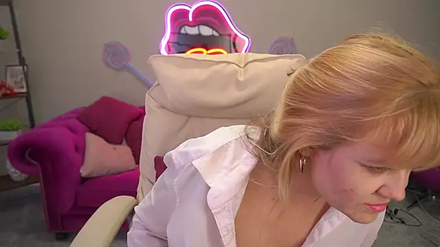 Snapshot of BellaLaPetit chatting on 14, 3, 2026 BellaLaPetit online show from 14, 3, 2026