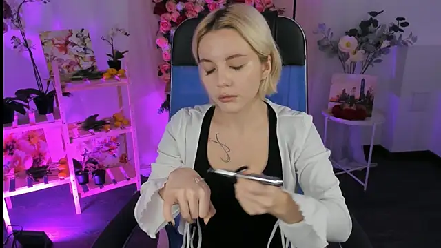 AuroraWrenfield online show from 27, 11, 2025